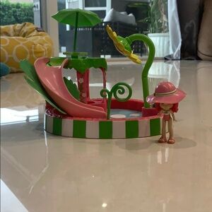 Strawberry Shortcake Splash n Petal Pool